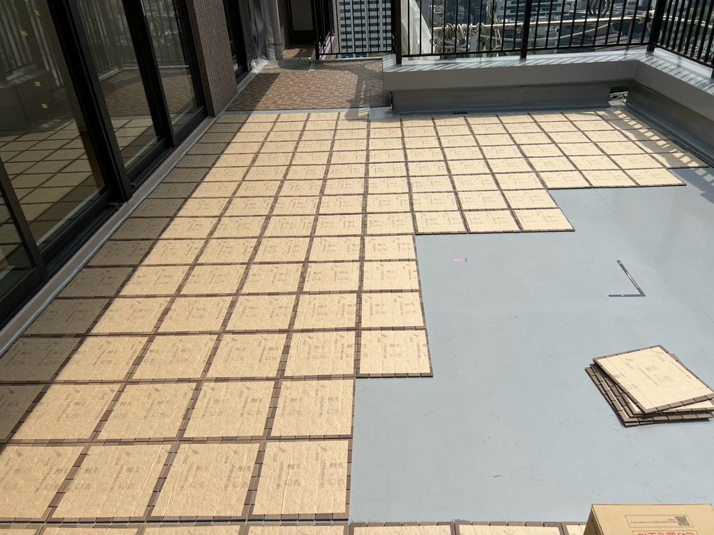 港区 Rビル バルコニー防水改修工事 磁器タイル張り