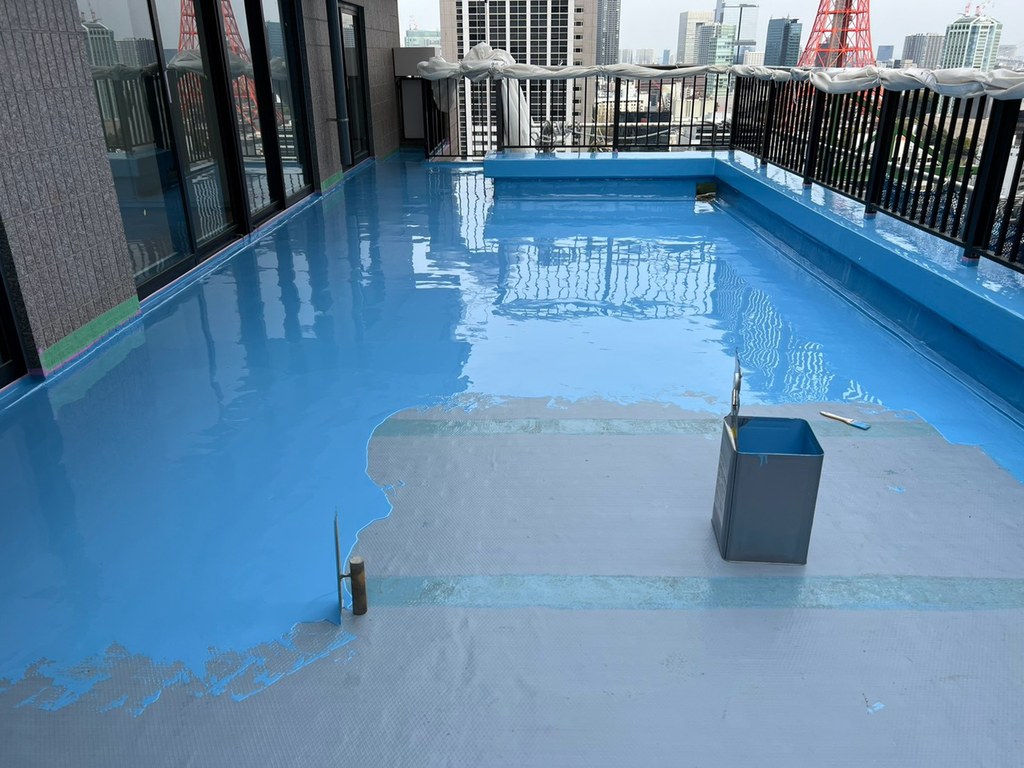 港区 Rビル バルコニー防水改修工事 ウレタン一層目