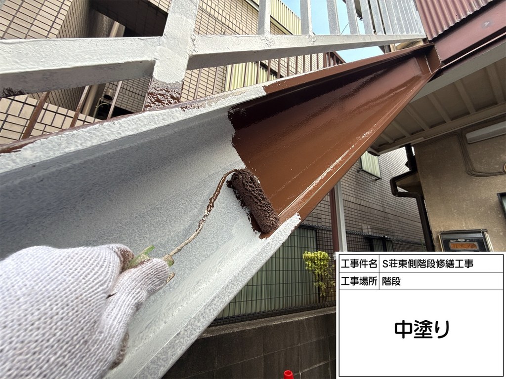 板橋区 S荘 階段・廊下改修工事 中塗り