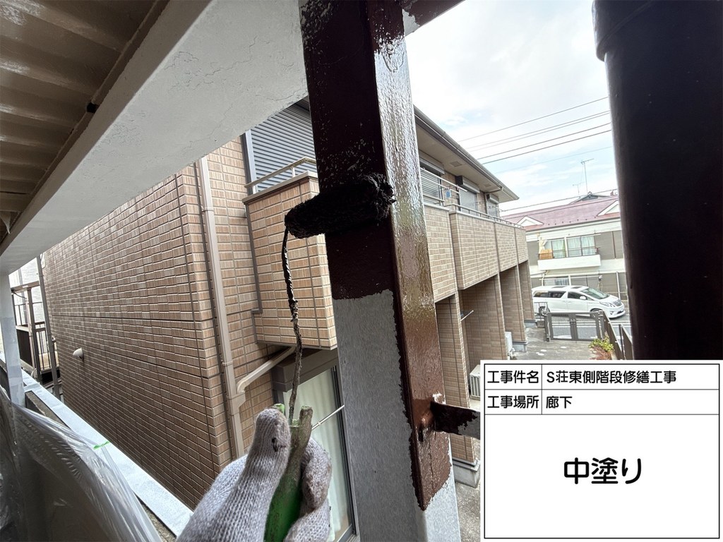 板橋区 S荘 階段・廊下改修工事 中塗り